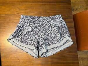 Athleta Printed Mesh Racer Run Lined Short - Gray Leopard Animal Print